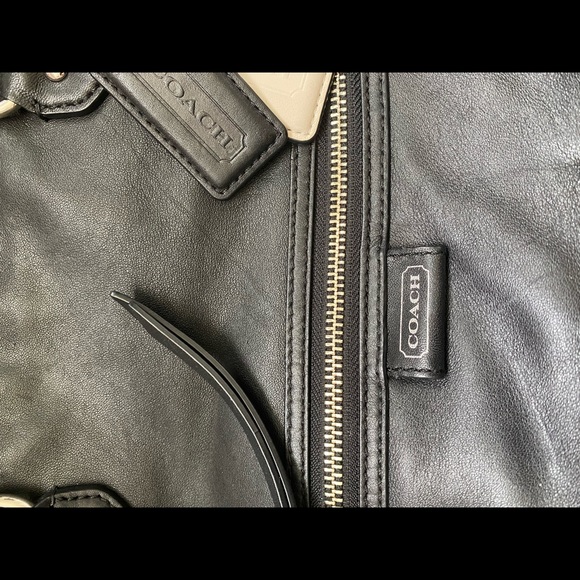 Soft leather hobo bag with adjustable strap - Picture 2 of 2